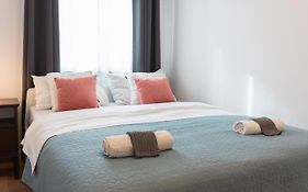 Design 2Bdr Apartment With Balcony- Free Parking